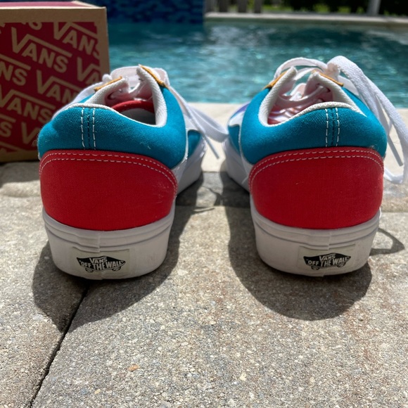 Van’s “off the walls” - Picture 8 of 9